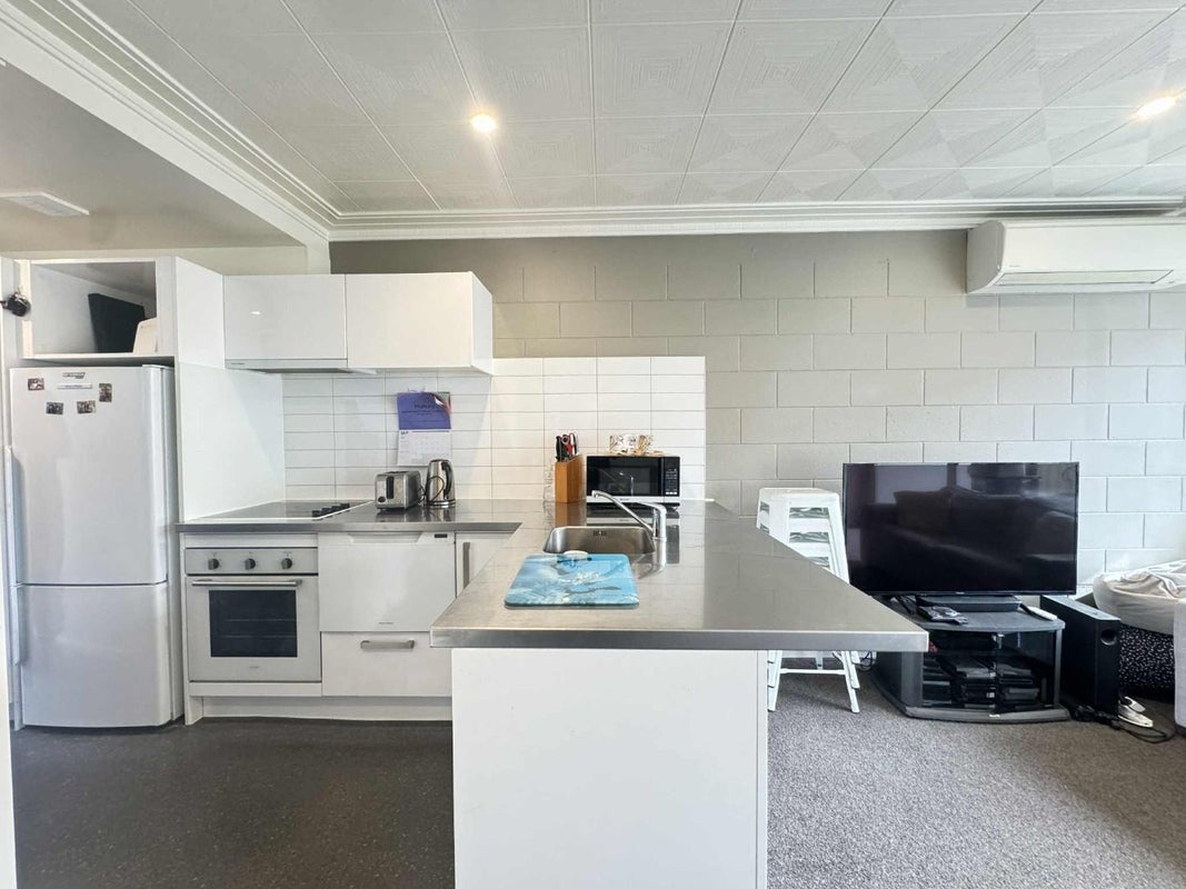 65B Prince Albert Road, Saint Kilda, Dunedin - Carousel 1