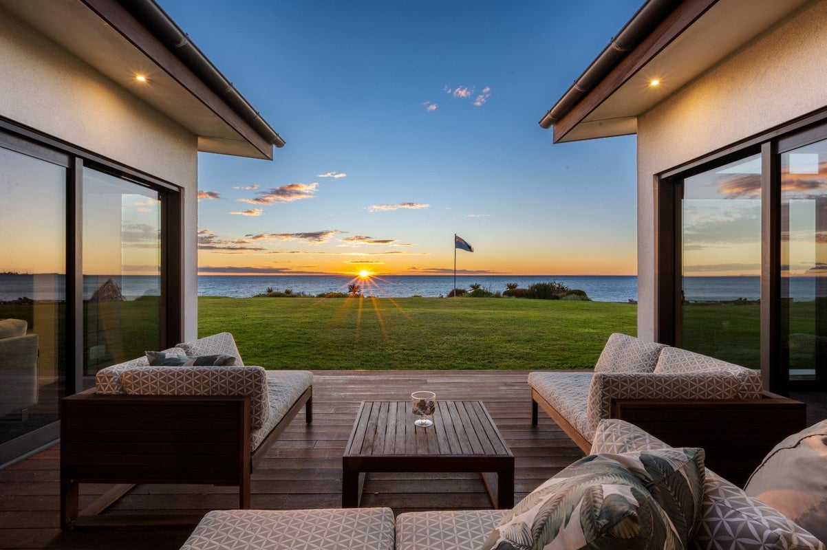 10 Mer Place, Bay View, Napier - Carousel 1