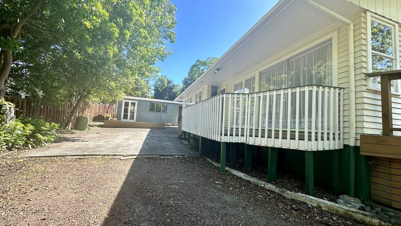 13 Lucinda Place, Glen Eden, Auckland - Carousel 19