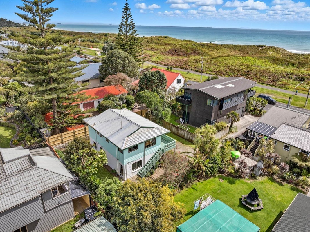 666B Papamoa Beach Road, Papamoa Beach, Tauranga, Bay Of Plenty - Carousel 2