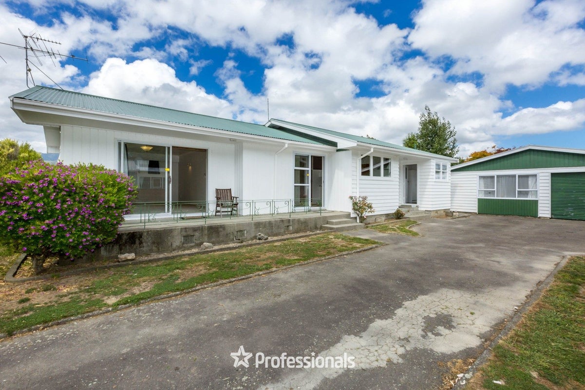 5 Denver Grove, Totara Park, Upper Hutt - Carousel 2