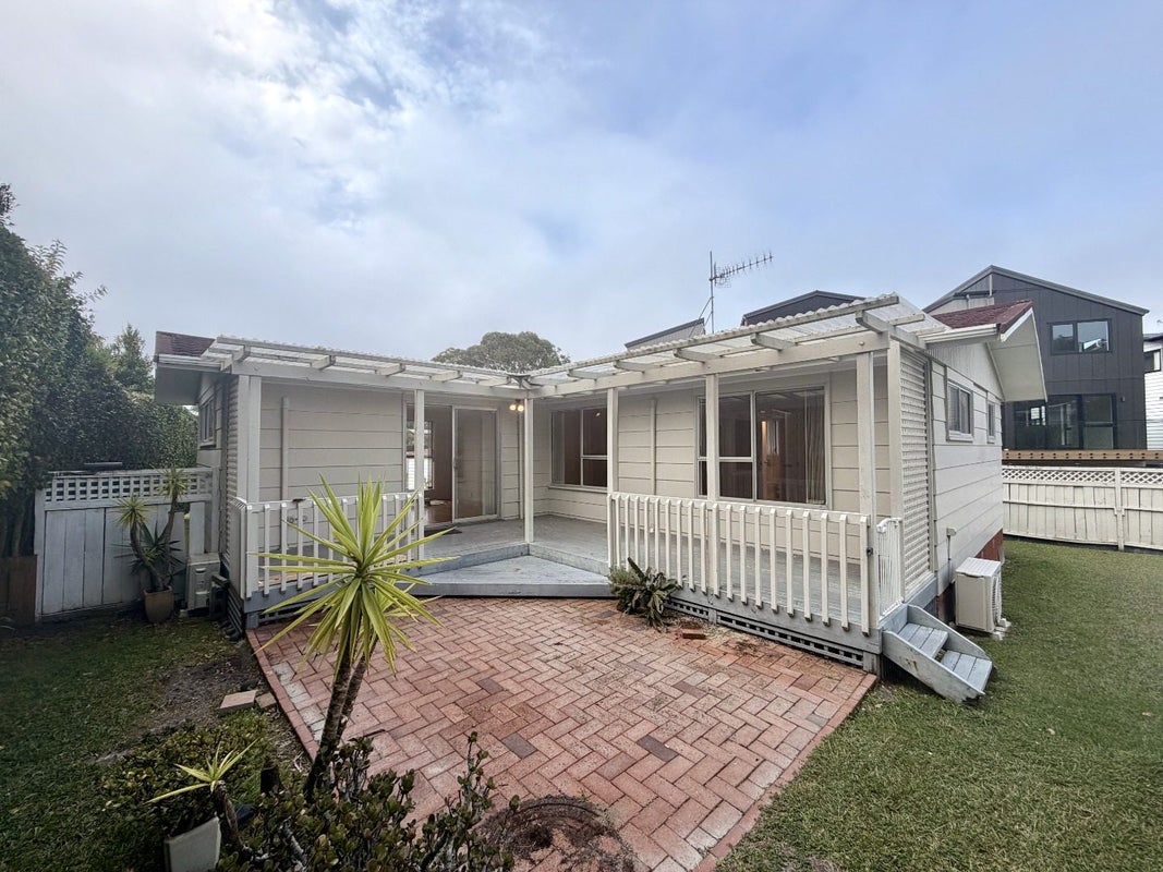 6 Salamanca Road, Sunnynook, Auckland - Carousel 1