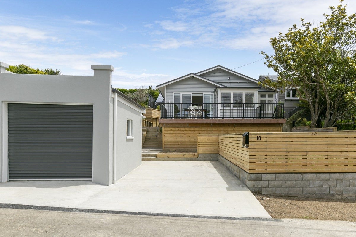 10 Burrows Avenue, Karori, Wellington - Carousel 1