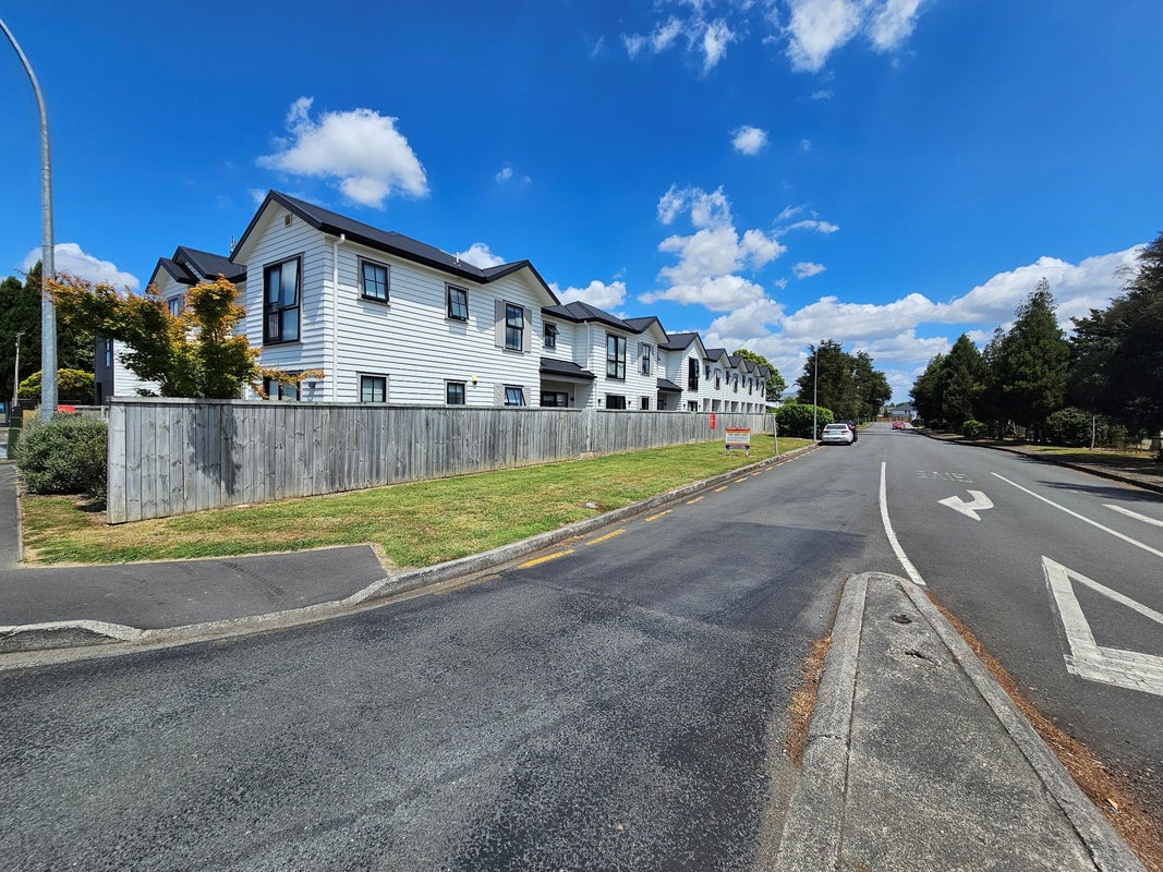 6/135 Silverdale Road, Silverdale, Hamilton - Carousel 1