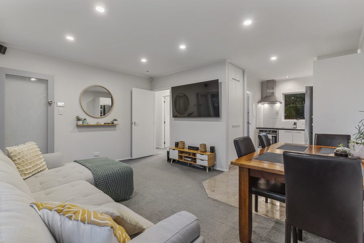 5/3 Koromiko Street, New Lynn, Auckland - Carousel 1