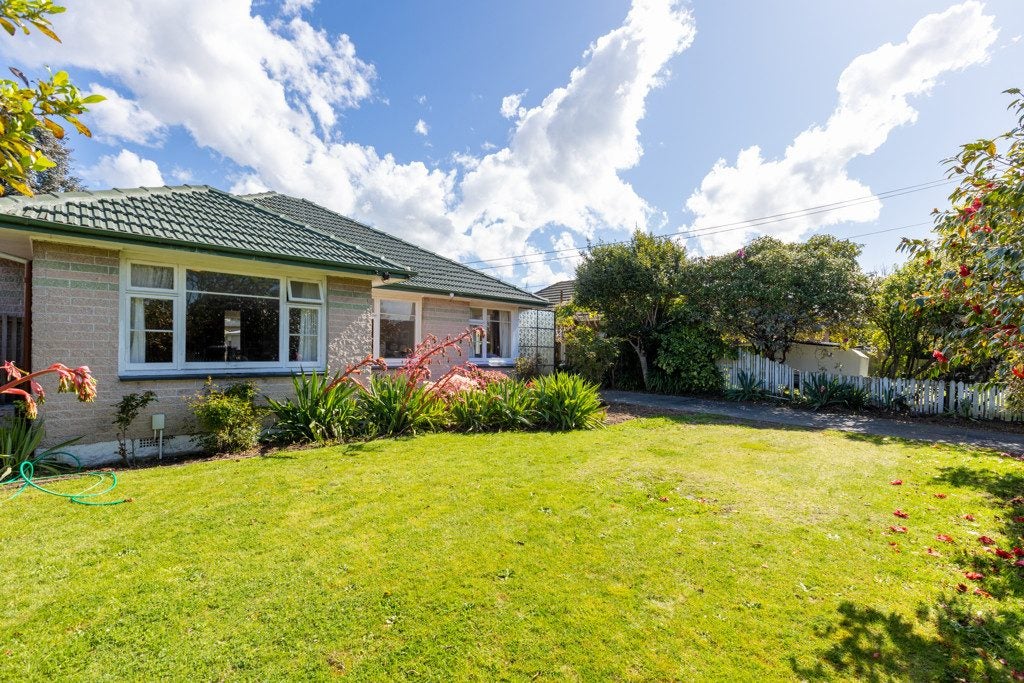 37 Appleby Crescent, Burnside, Christchurch - Carousel 1