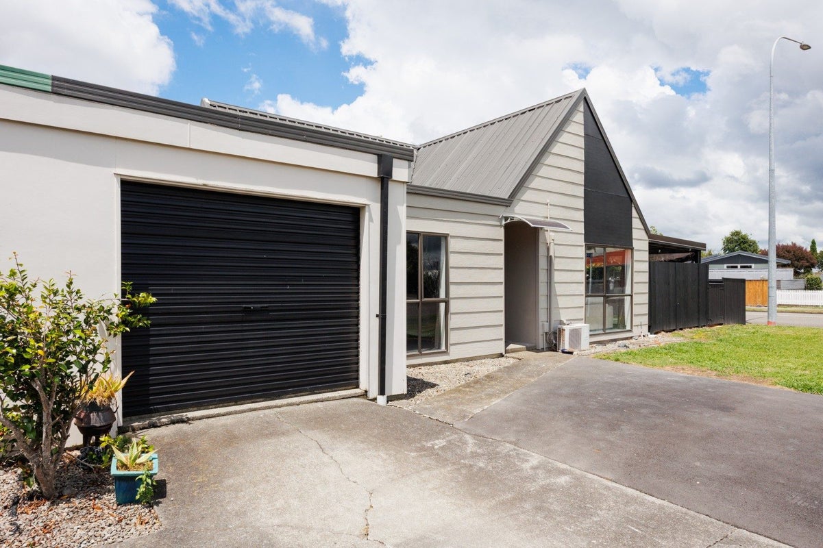 9 Denver Place, Milson, Palmerston North - Carousel 1
