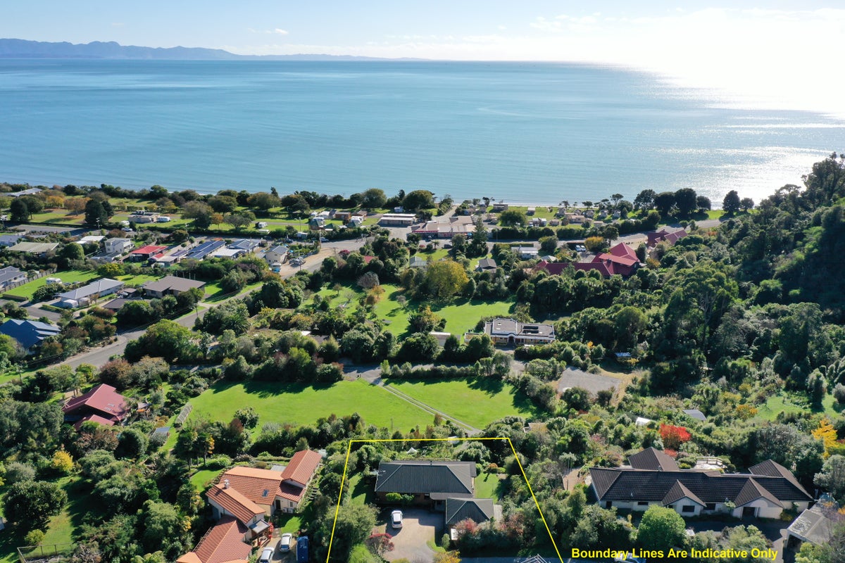18 Paradise Way, Takaka - Carousel 1