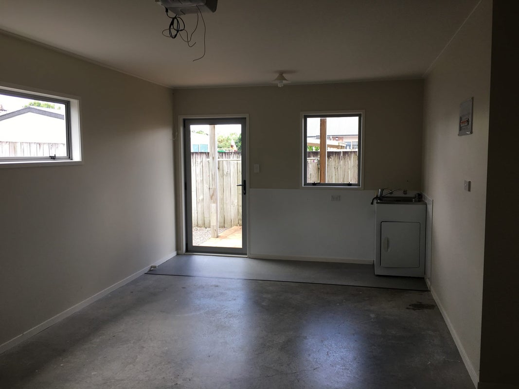 2/71 Clyde Street, Hamilton East, Hamilton - Carousel 9