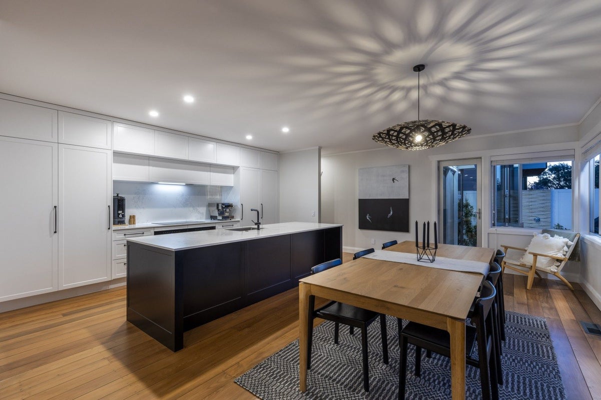 24 Nobs Line, Strandon, New Plymouth - Carousel 50
