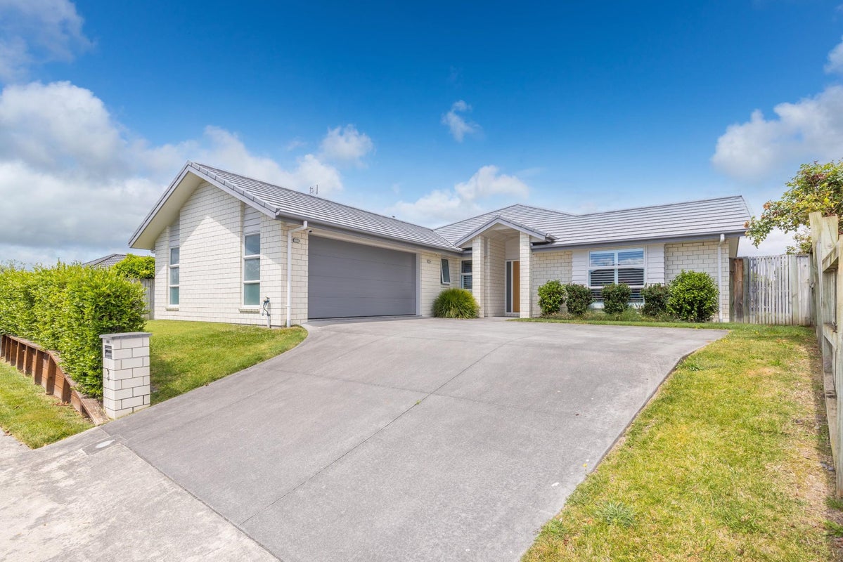 3 Michael Terrence Place, Flagstaff, Hamilton - Carousel 1