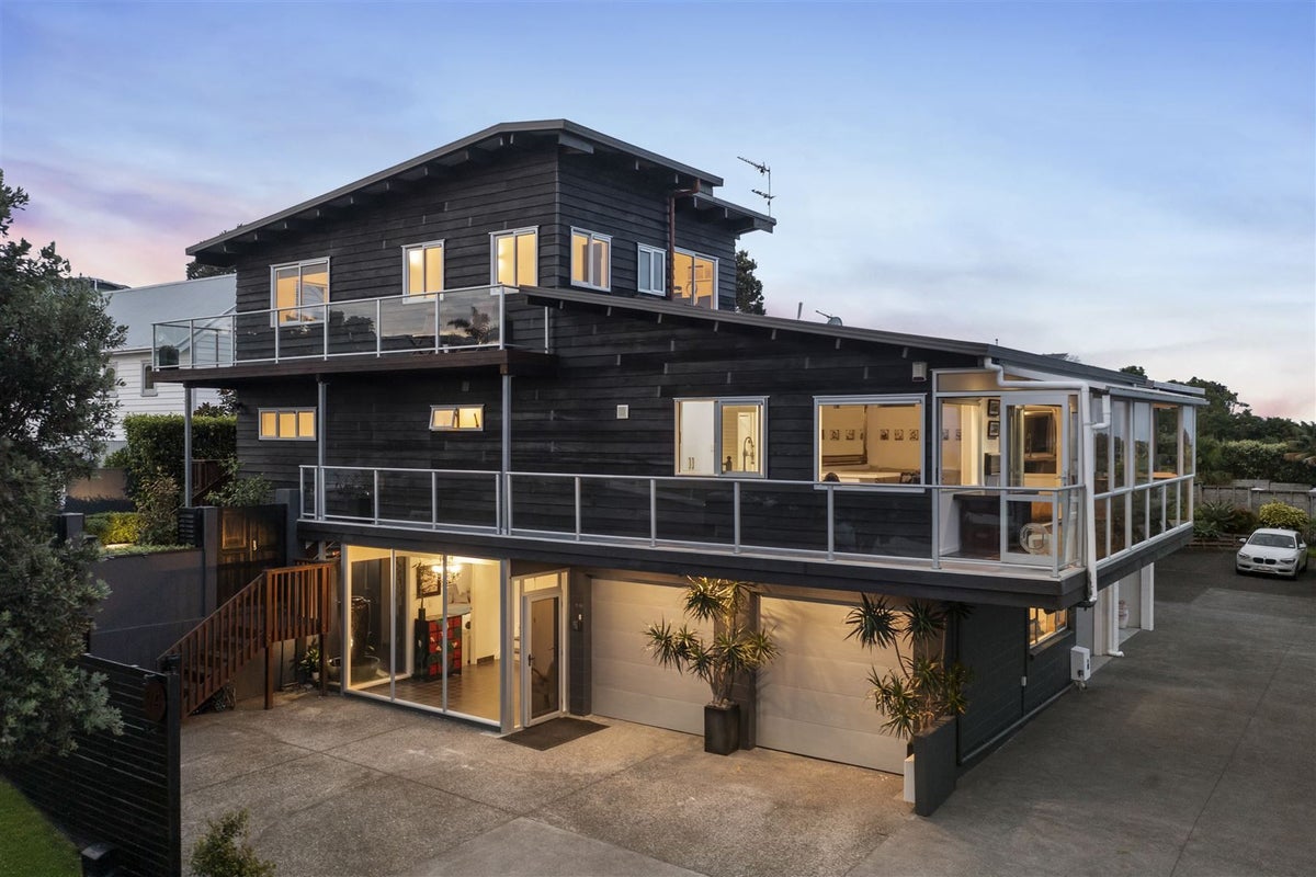 1/41 Seaview Road, Castor Bay, Auckland - Carousel 1
