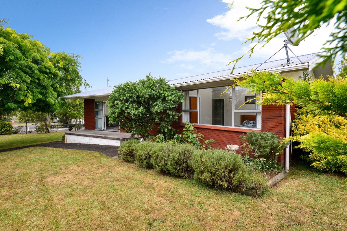 1 Glamis Avenue, Dinsdale, Hamilton - Carousel 1