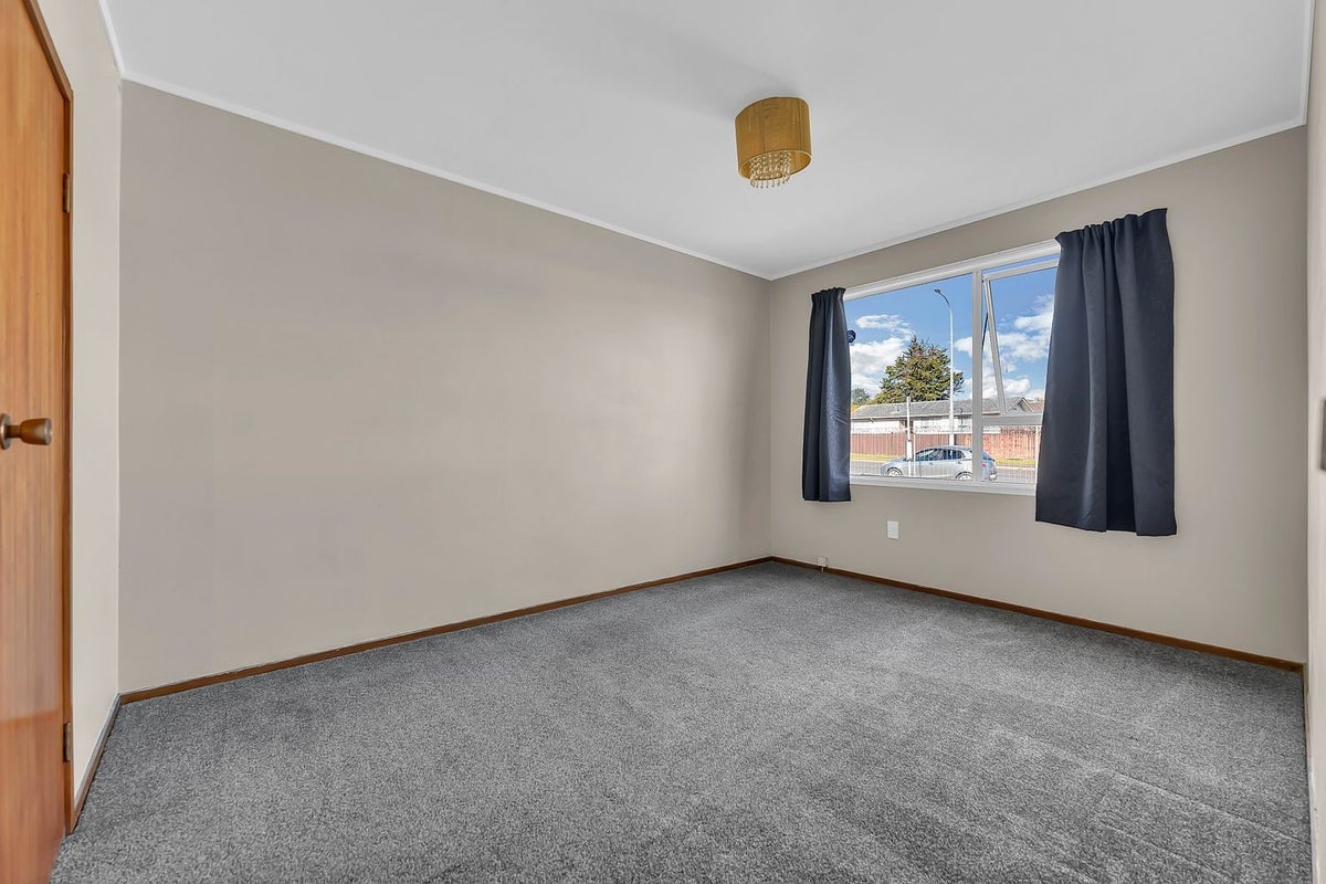 46 Te Irirangi Drive, Clover Park, Auckland - Carousel 13