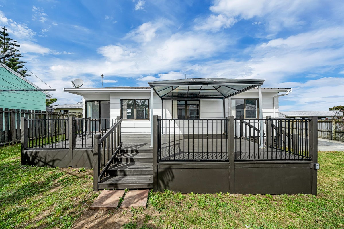 16A Hatherley Place, Clendon Park, Auckland - Carousel 43