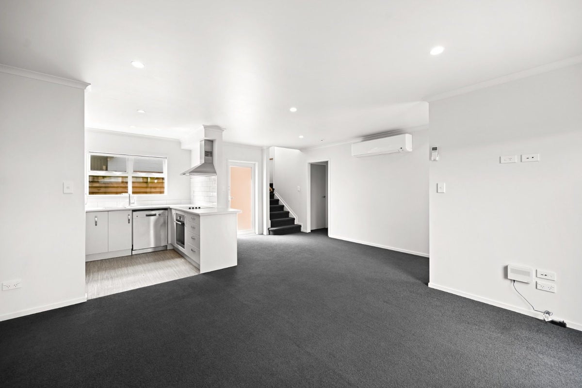8/157 Ulster Street, Whitiora, Hamilton - Carousel 2