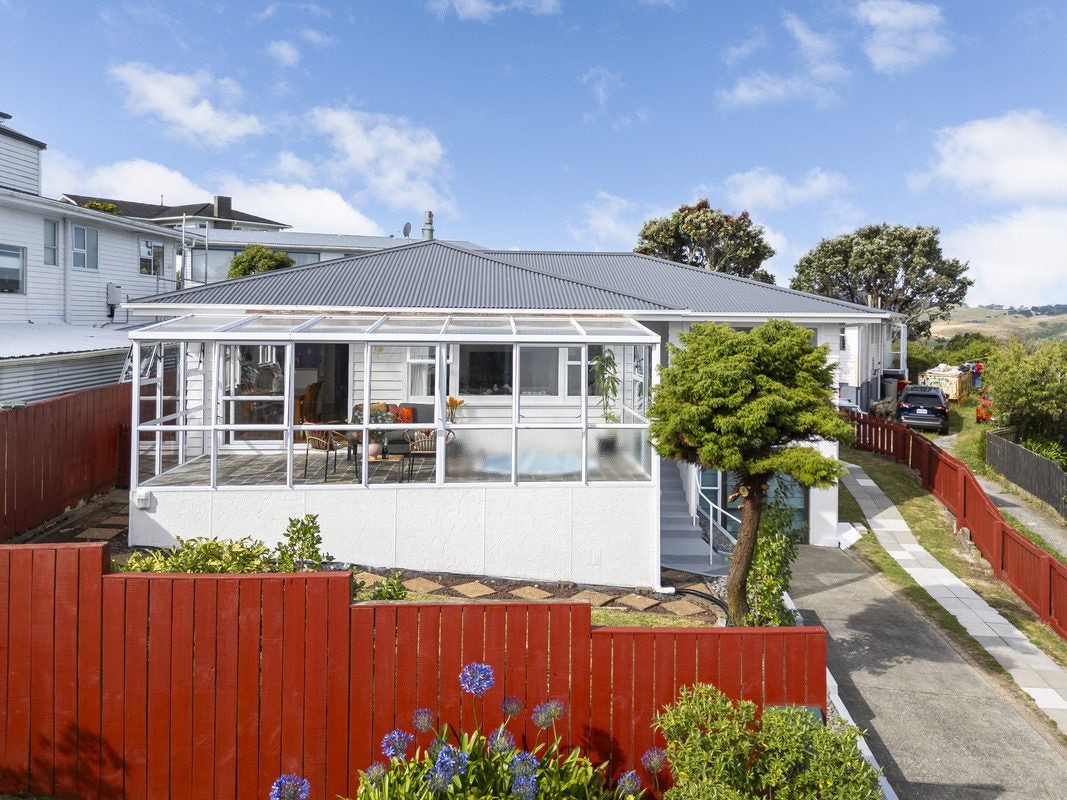 10 Erris Street, Johnsonville, Wellington - Carousel 2