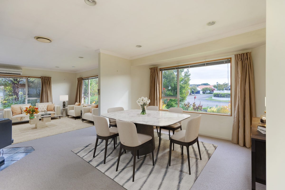 9 Knightsbridge Place, Taradale, Napier - Carousel 2