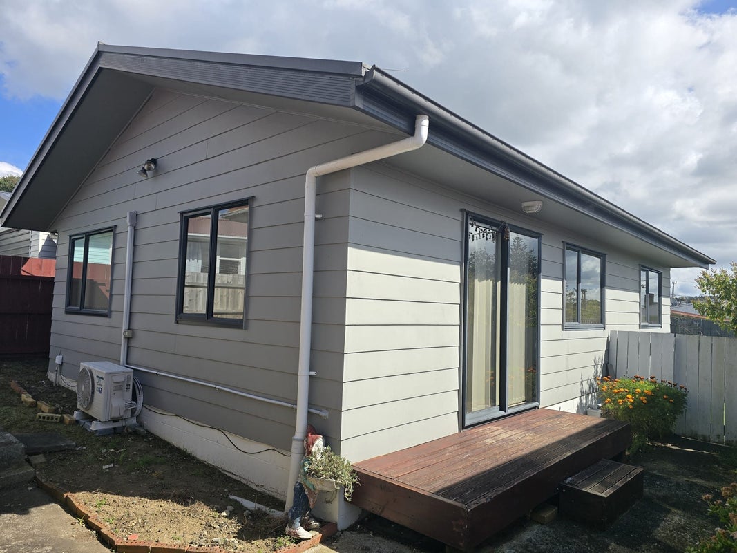 85 Cobham Crescent, Kelston, Auckland - Carousel 1