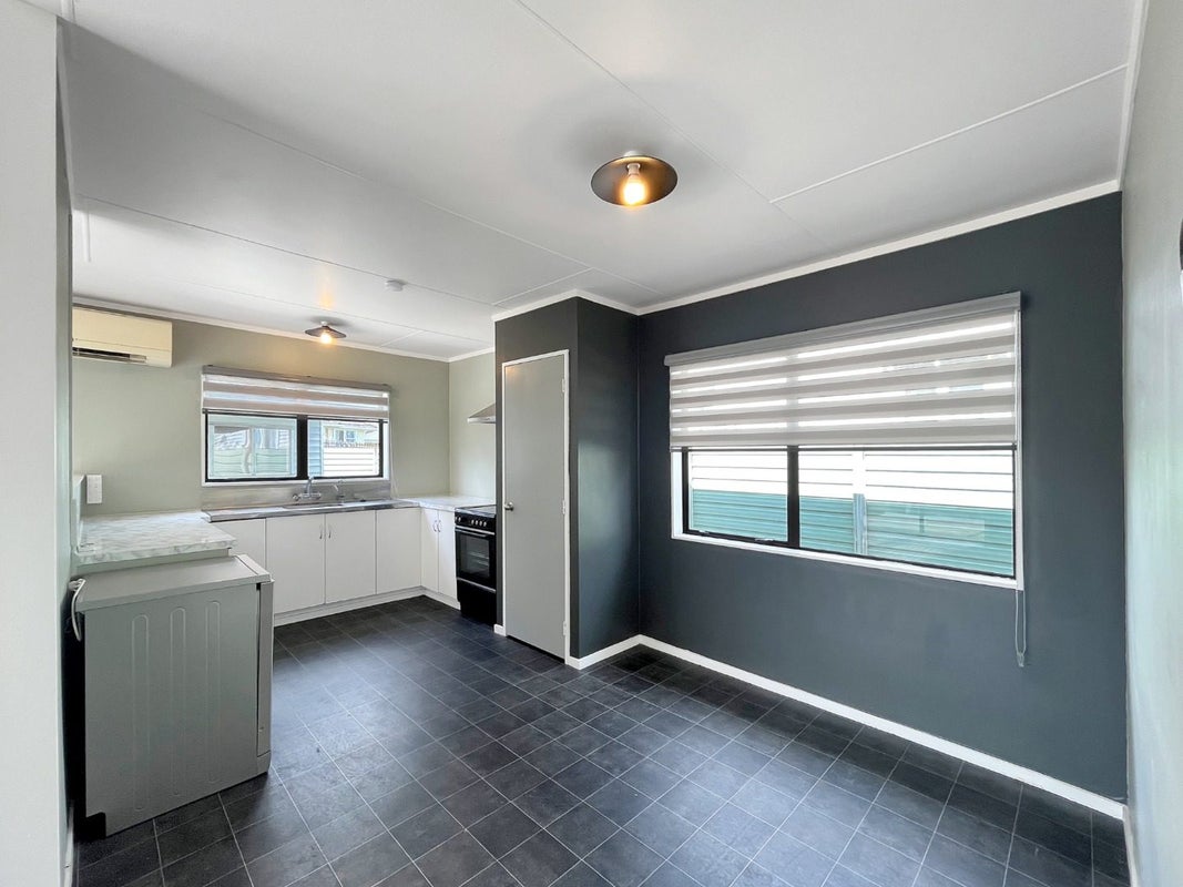 27 Tiller Close, Kelvin Grove, Palmerston North - Carousel 2