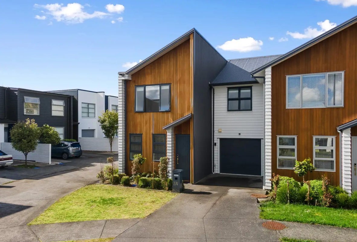 274 Jack Lachlan Drive, Beachlands, Auckland - Carousel 1