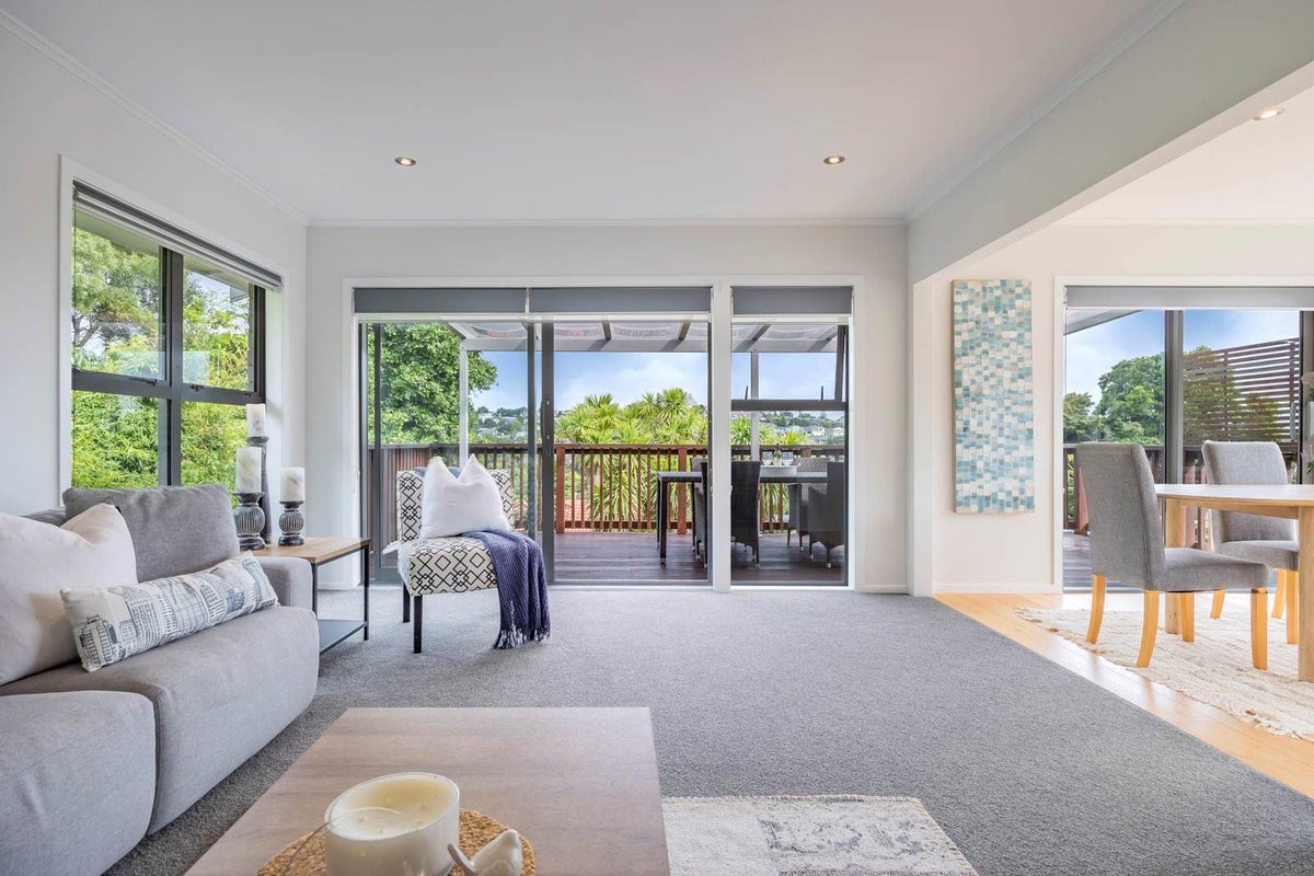 24 Shanaway Rise, Hillcrest, Auckland - Carousel 1