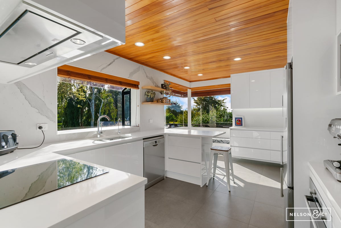 8 Prestwick Place, Wattle Downs, Auckland - Carousel 2