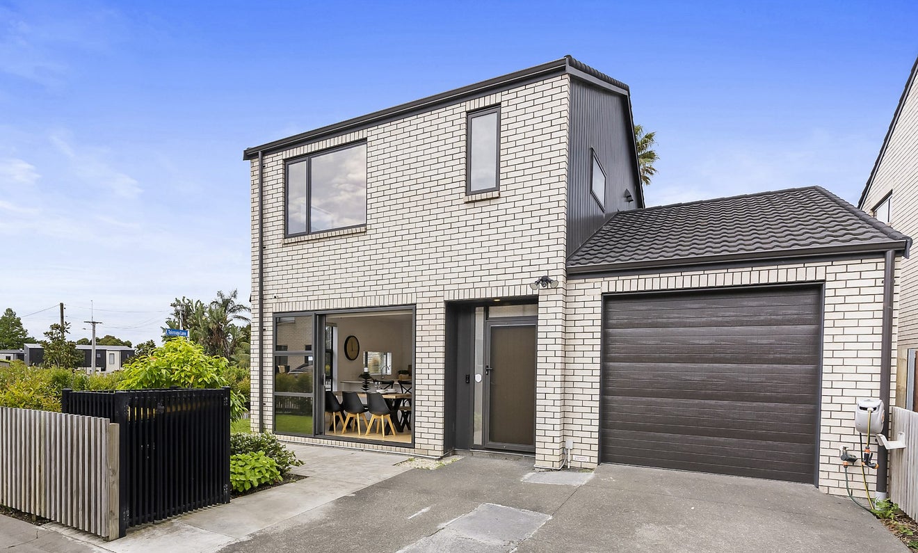 6 Sollum Road, Panmure, Auckland - Carousel 2