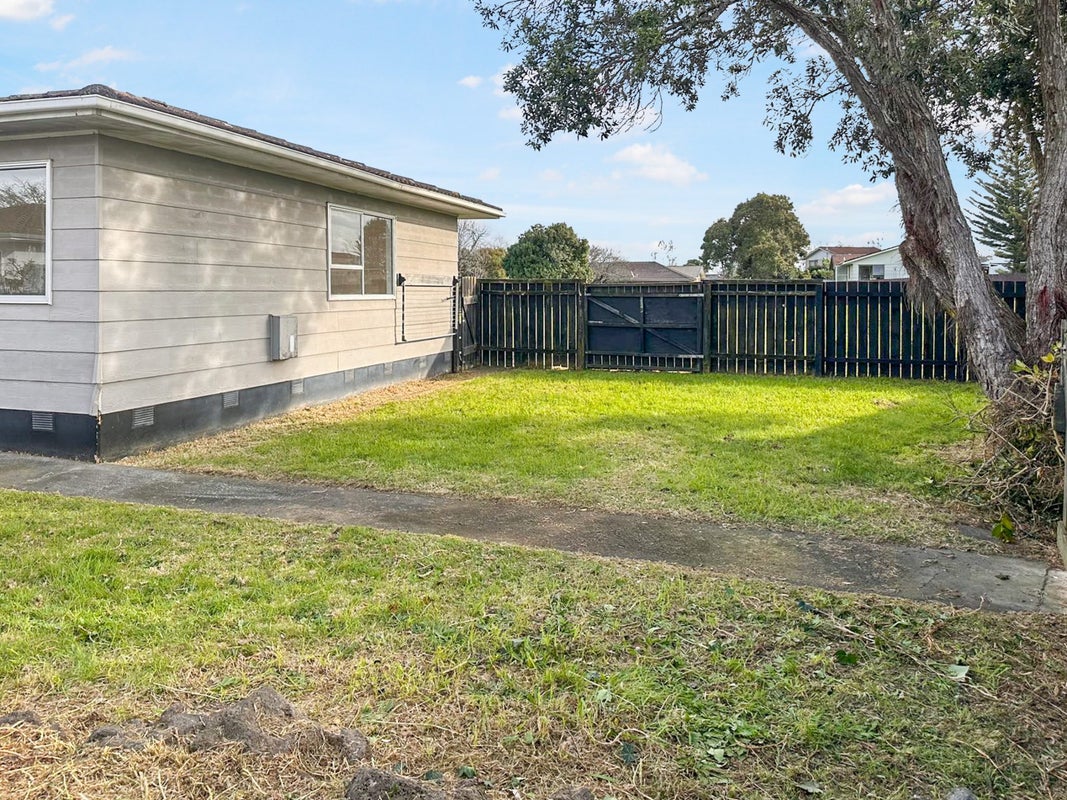 7B Helms Place, Manurewa, Auckland - Carousel 2