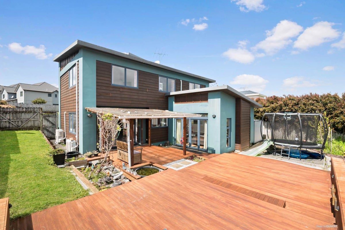 13 Medallion Drive, Oteha, Auckland - Carousel 1