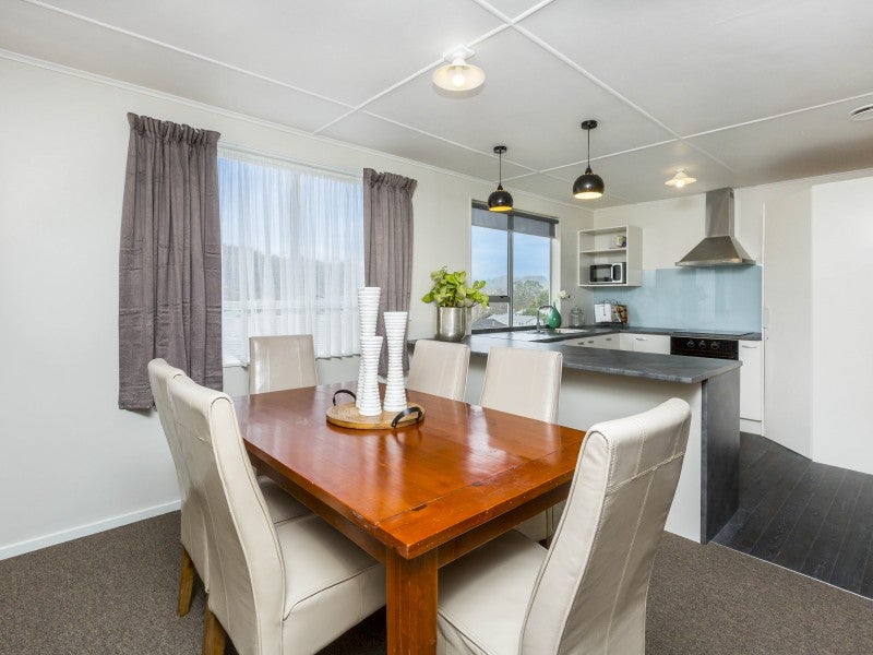 34 Blueberry Grove, Timberlea, Upper Hutt - Carousel 2