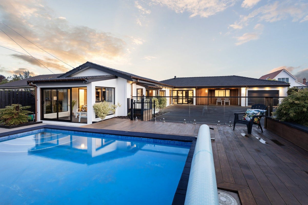 215 Bay View Road, Saint Clair, Dunedin - Carousel 1