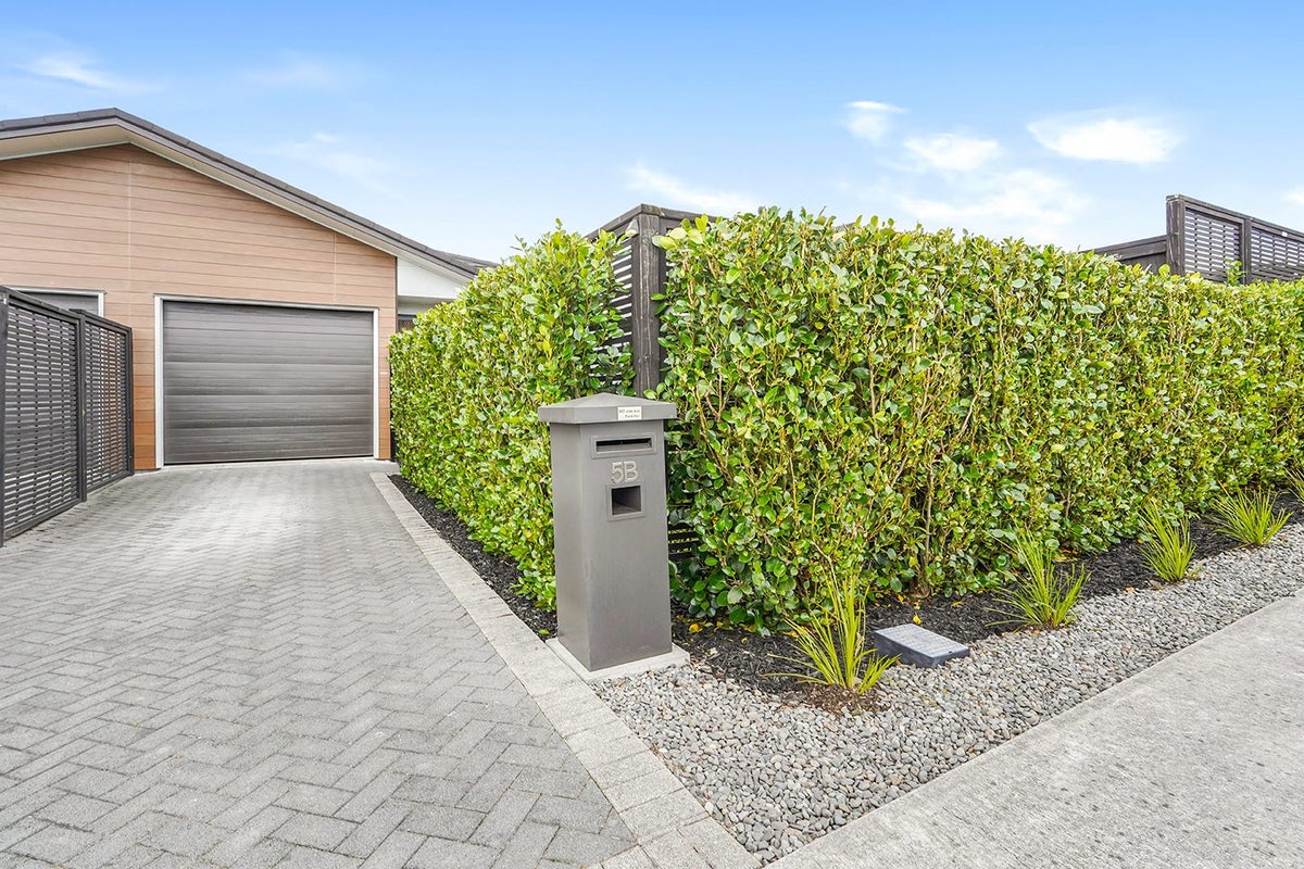 5B Yanicks Crescent, Fitzroy, Hamilton - Carousel 1