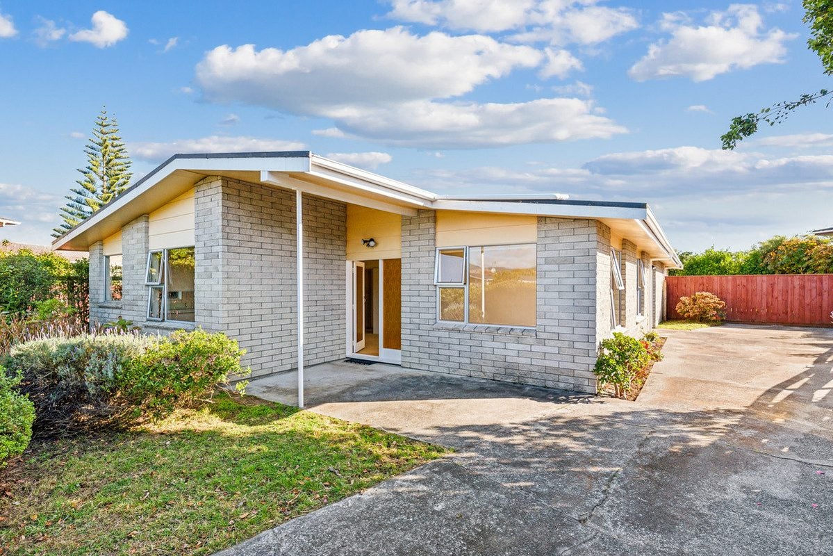 11A Kingswood Grove, Raumati Beach, Paraparaumu - Carousel 1