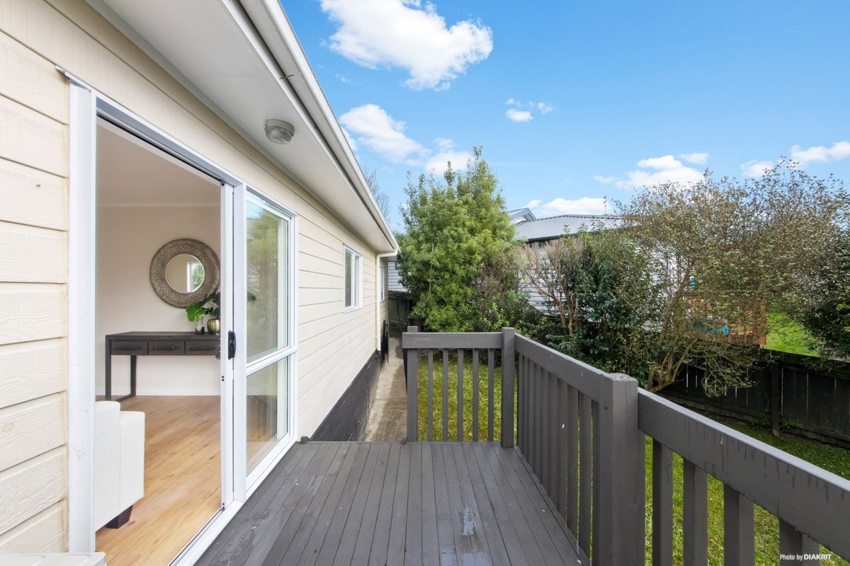 16E Roick Parade, Glen Eden, Auckland - Carousel 2