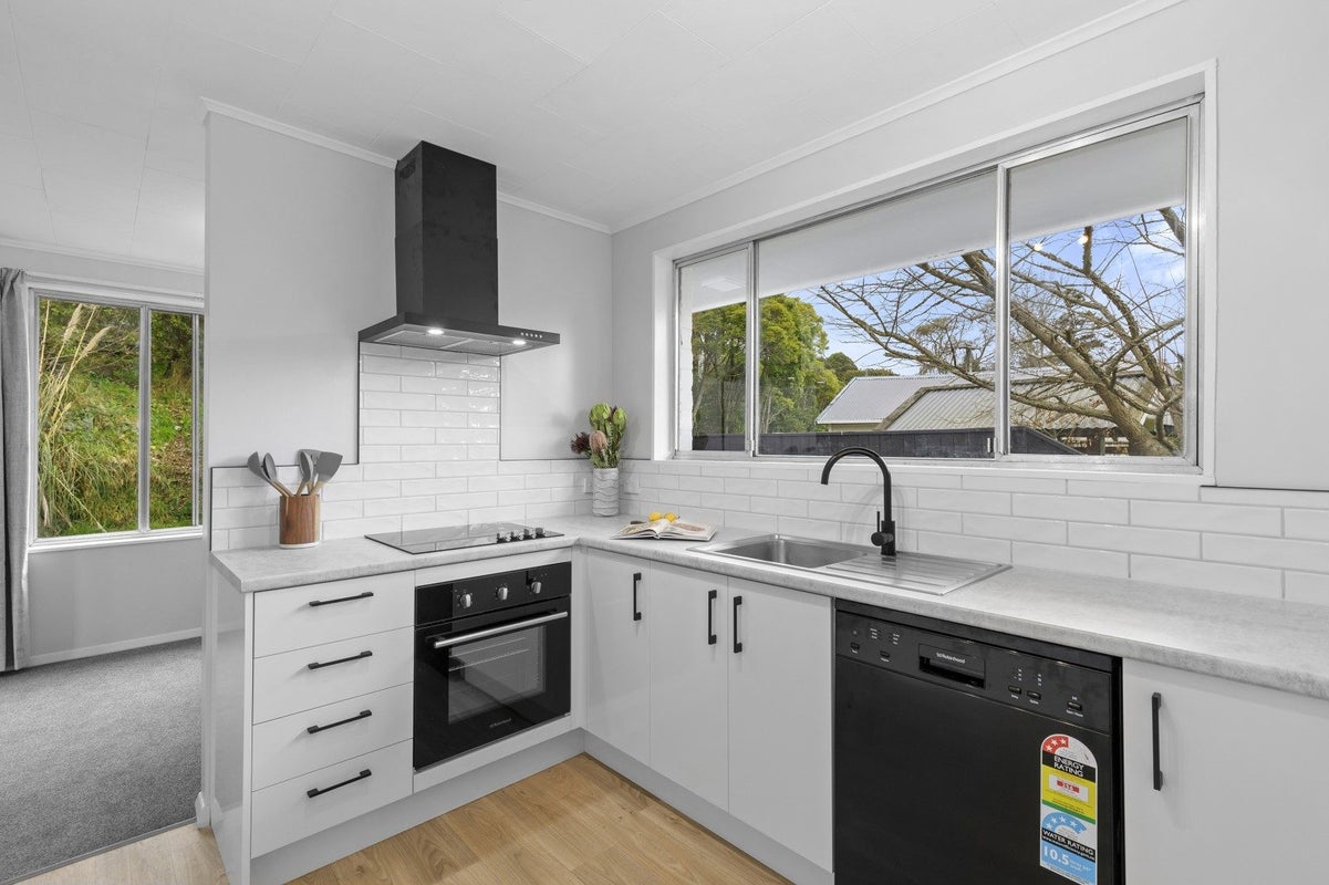 1/1171 Fergusson Drive, Clouston Park, Upper Hutt - Carousel 2