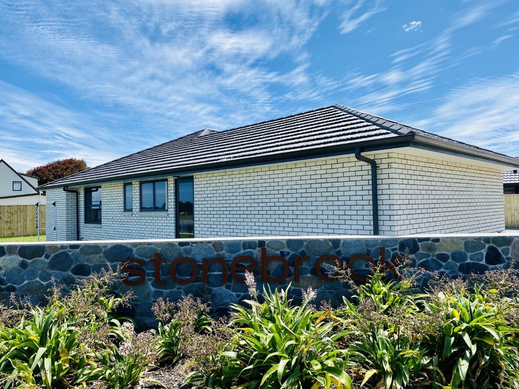 1 Atutahi Street, Hurdon, New Plymouth - Carousel 2