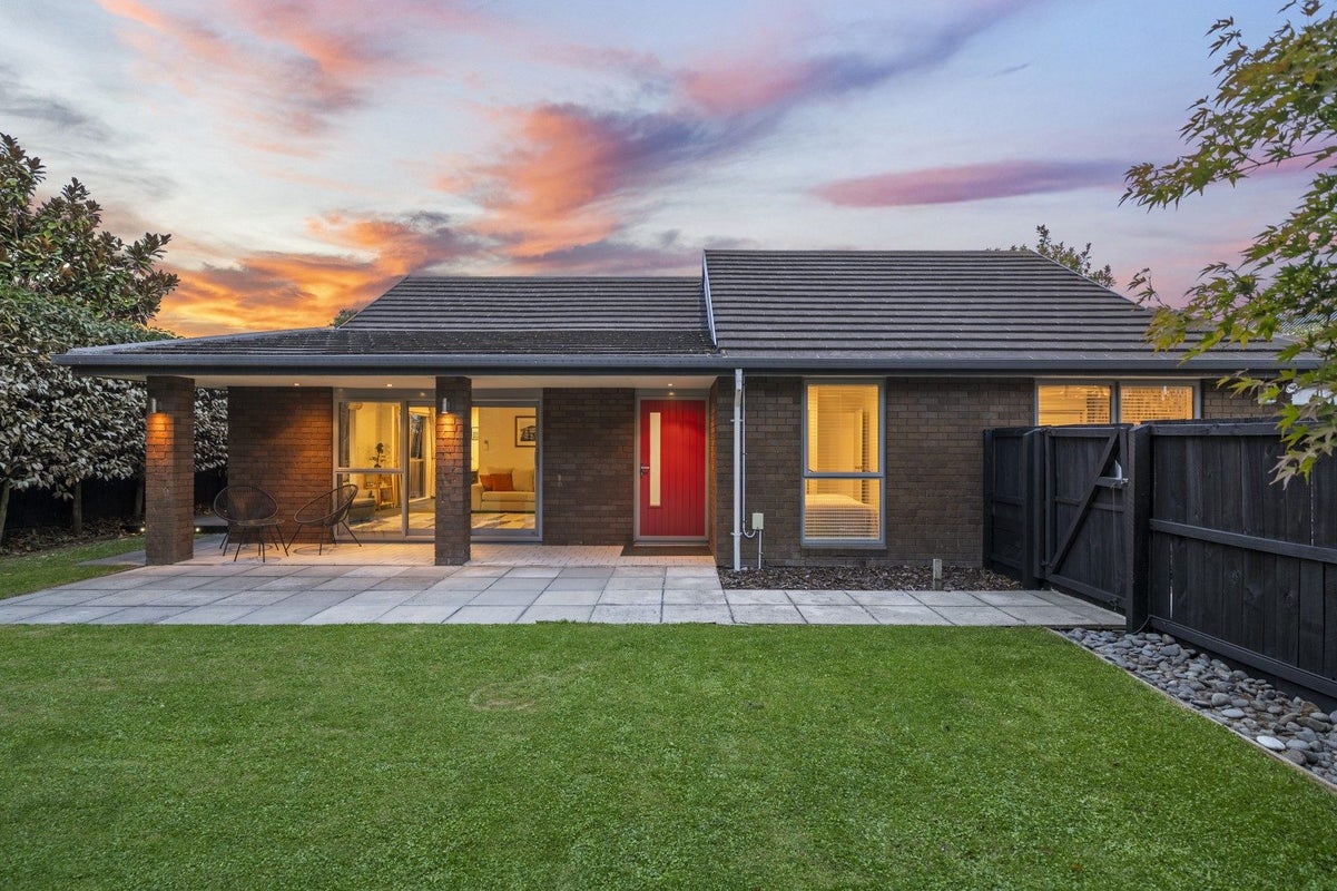 111 Weston Road, St Albans, Christchurch - Carousel 1