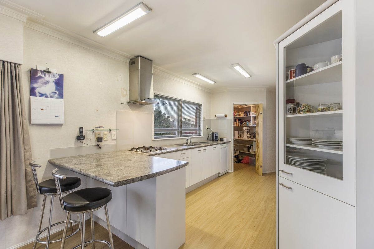 1 Bushlands Place, Opaheke, Papakura - Carousel 2
