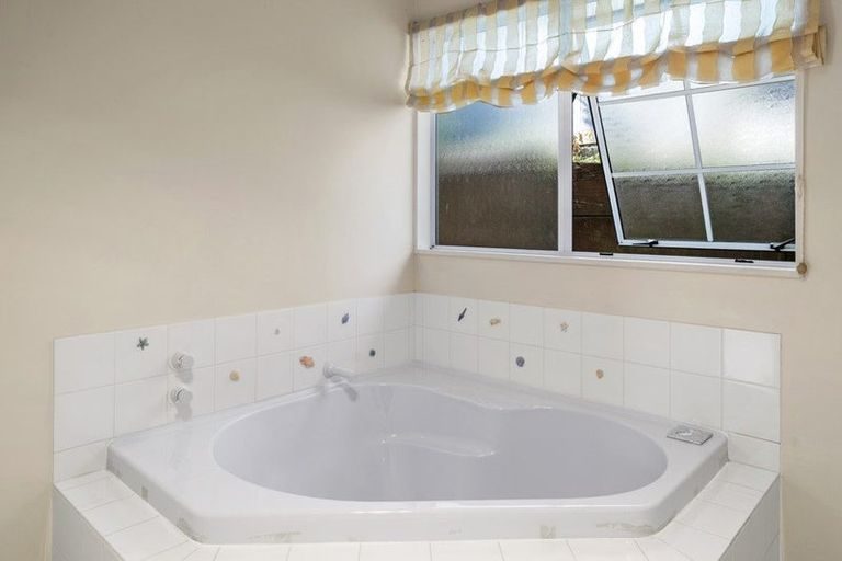 2/76 Rokino Road, Hilltop, Taupo - Carousel 16