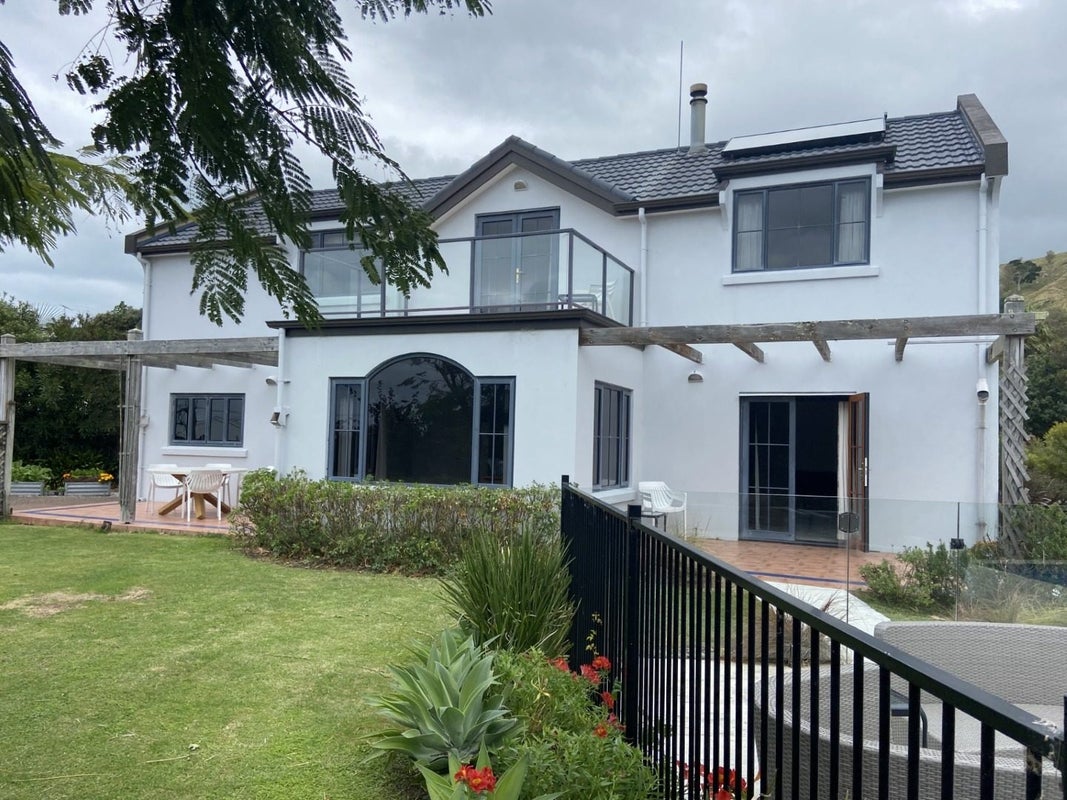 30 Ocean Park, Wainui, Gisborne - Carousel 1