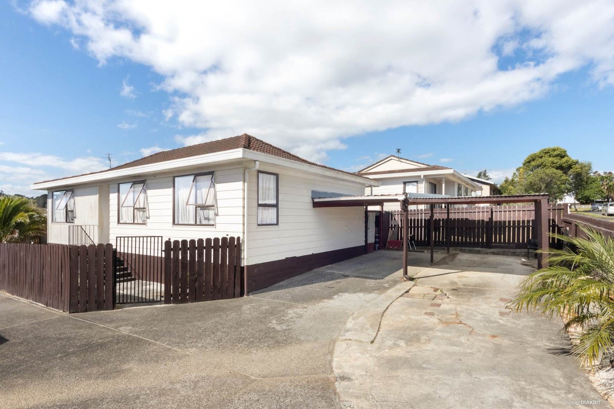 4/76 Luanda Drive, Ranui, Auckland - Carousel 1