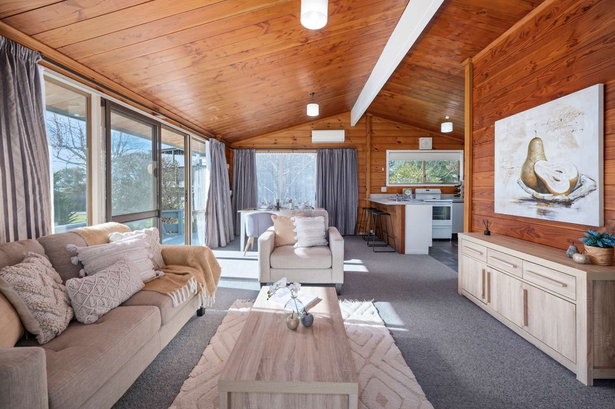 2 Cooper Avenue, Holdens Bay, Rotorua - Carousel 2