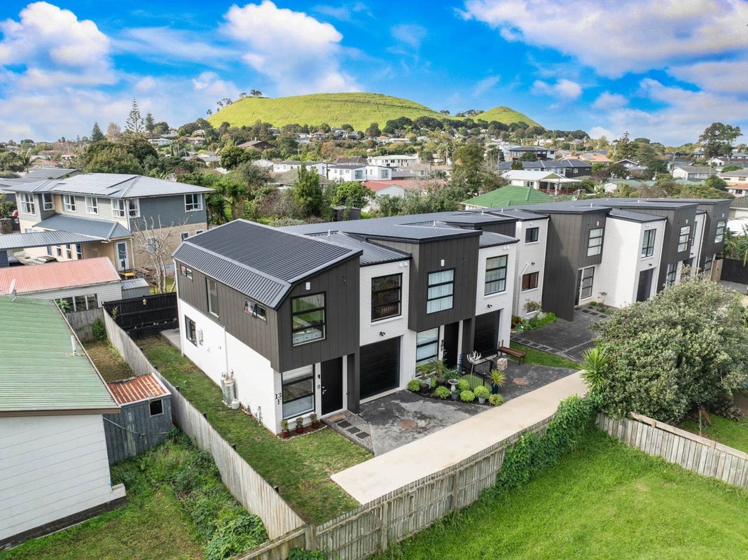 13F Purata Place, Mangere Bridge, Auckland - Carousel 1