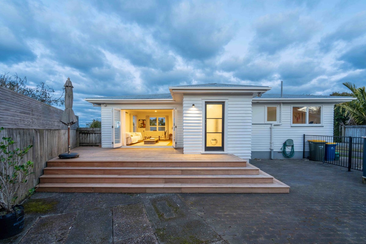 24 Tramway Road, Beach Haven, Auckland - Carousel 1