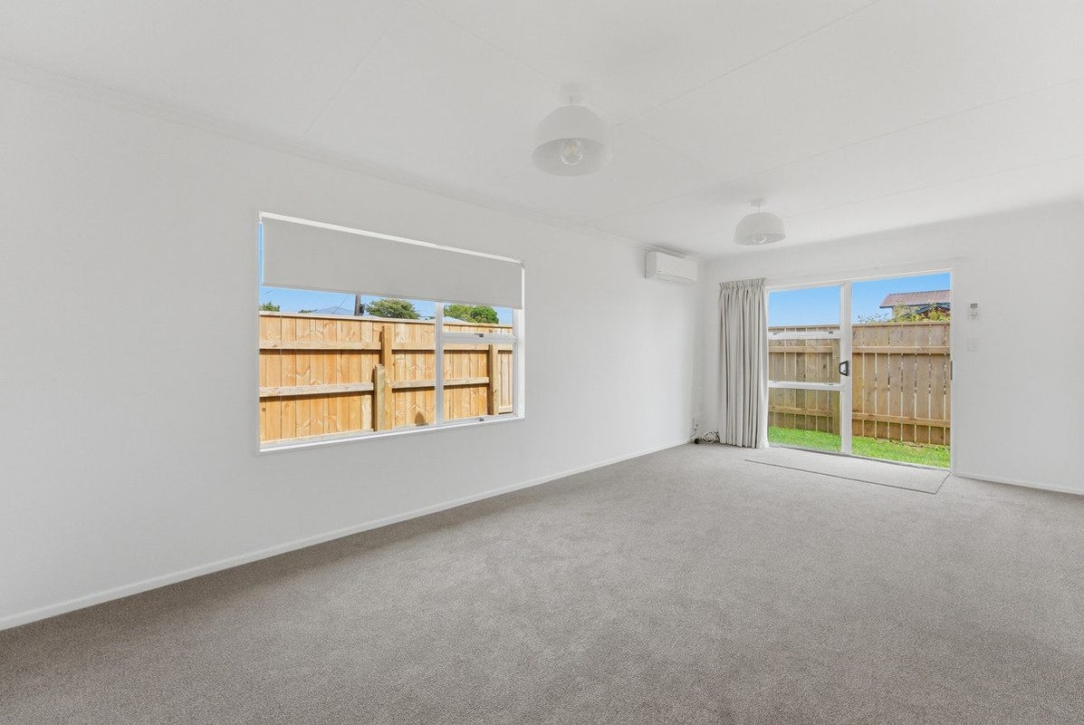 209 Seaview Road, Marfell, New Plymouth - Carousel 1