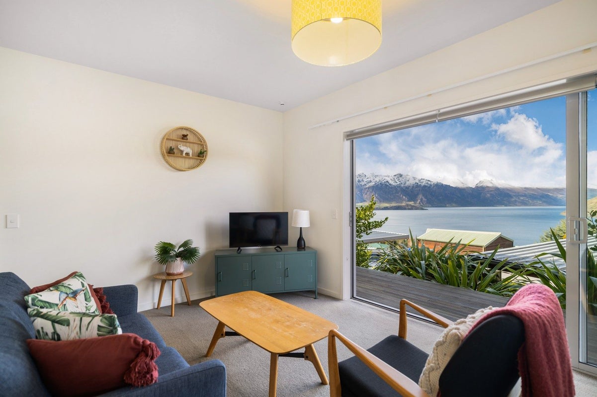 129A Wynyard Crescent, Fernhill, Queenstown - Carousel 1