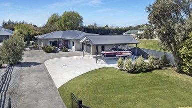 38 The Loop, Meeanee, Napier - Carousel 1
