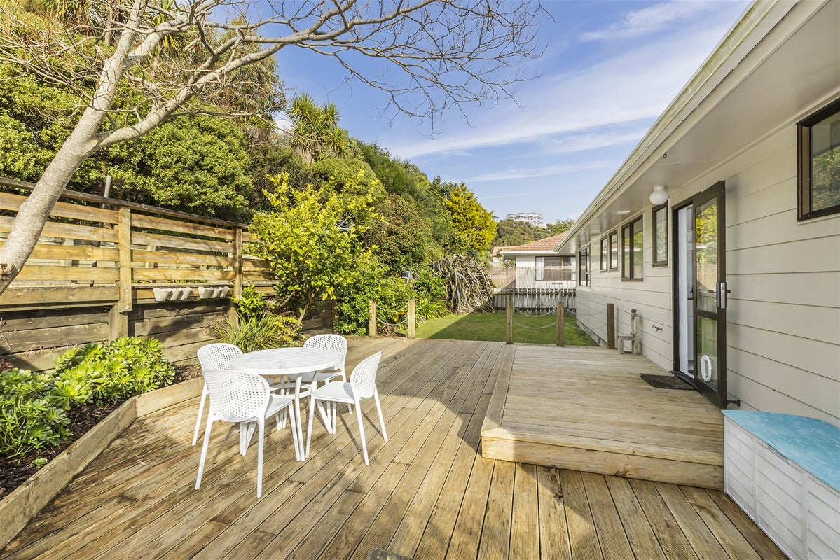 19 Spyglass Lane, Whitby, Porirua - Carousel 2