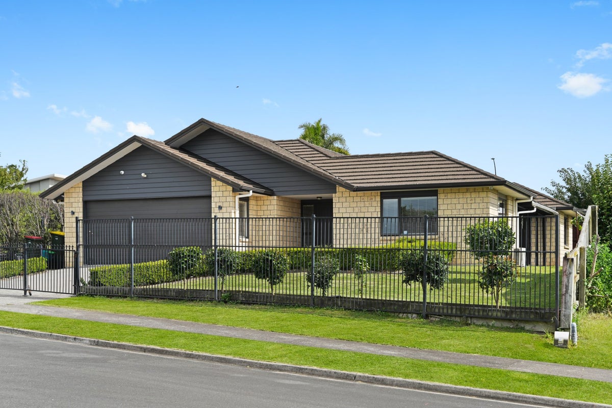 12 Te Ironui Place, Huntington, Hamilton - Carousel 1
